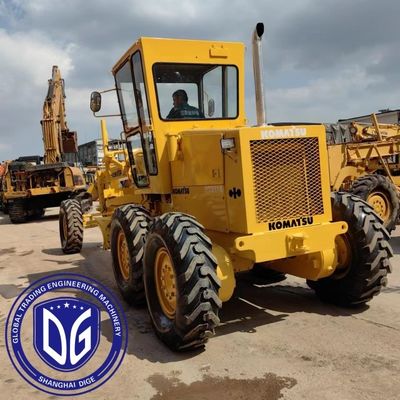 Używany klaser GD511A marki Komatsu w dobrym stanie i nienaruszonej funkcji