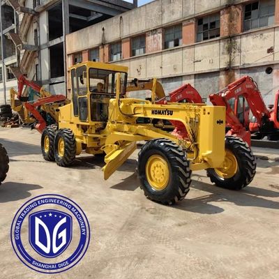 Używany klaser GD511A marki Komatsu w dobrym stanie i nienaruszonej funkcji