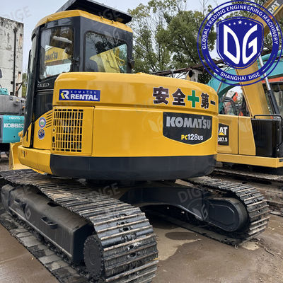 Z drugiej ręki koparka Komatsu z pojemnością wiadra 0,44 m3 i maksymalnym promieniem wykopania 6380 mm