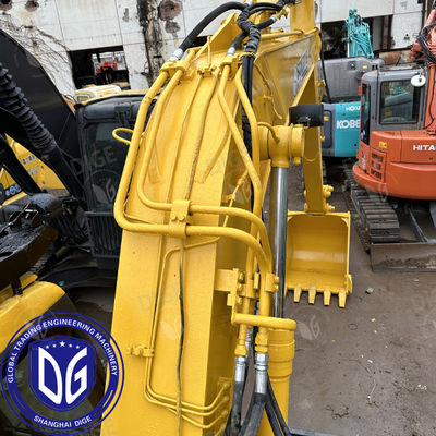 Z drugiej ręki koparka Komatsu z pojemnością wiadra 0,44 m3 i maksymalnym promieniem wykopania 6380 mm