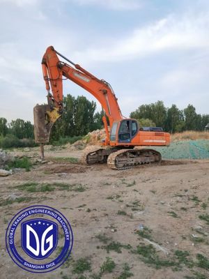 Używany koparz Doosan DX500LC o pojemności 50 ton z precyzyjną kontrolą wykopalisk