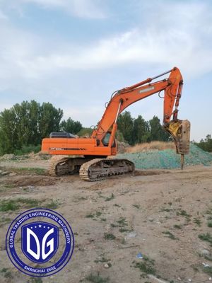 Używany koparz Doosan DX500LC o pojemności 50 ton z precyzyjną kontrolą wykopalisk