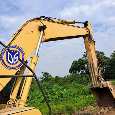 Uwolnij pełny potencjał swoich projektów budowlanych z koparką Komatsu PC200
